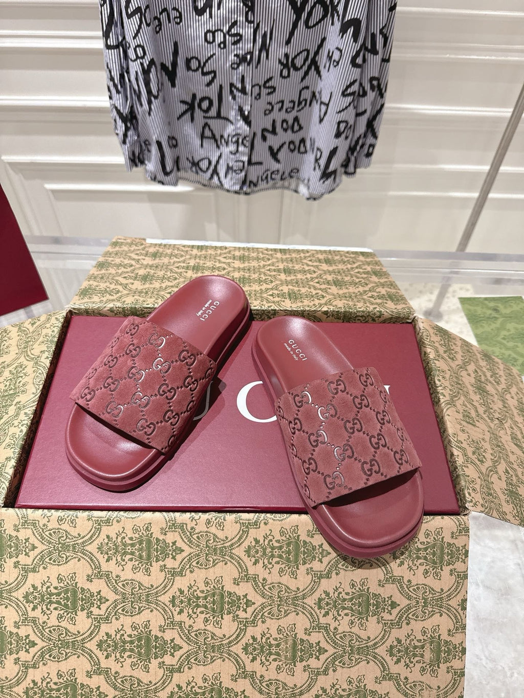 GG SLIDES IN RED SUEDE WITH EMBOSSED LOGO STYLE 3